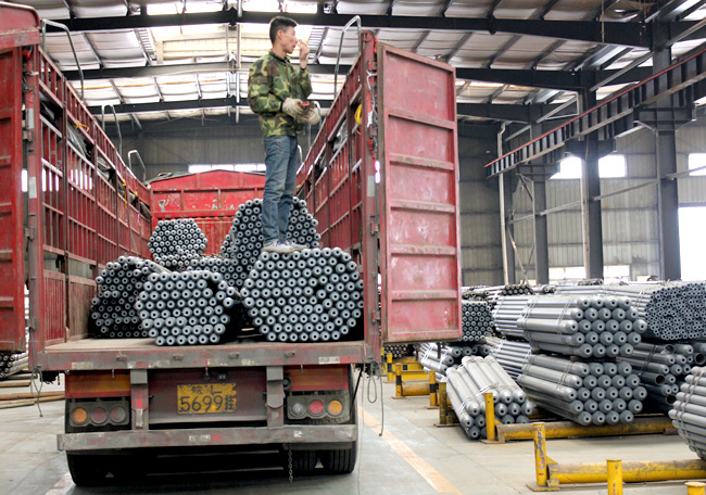 網架桿件裝車運...